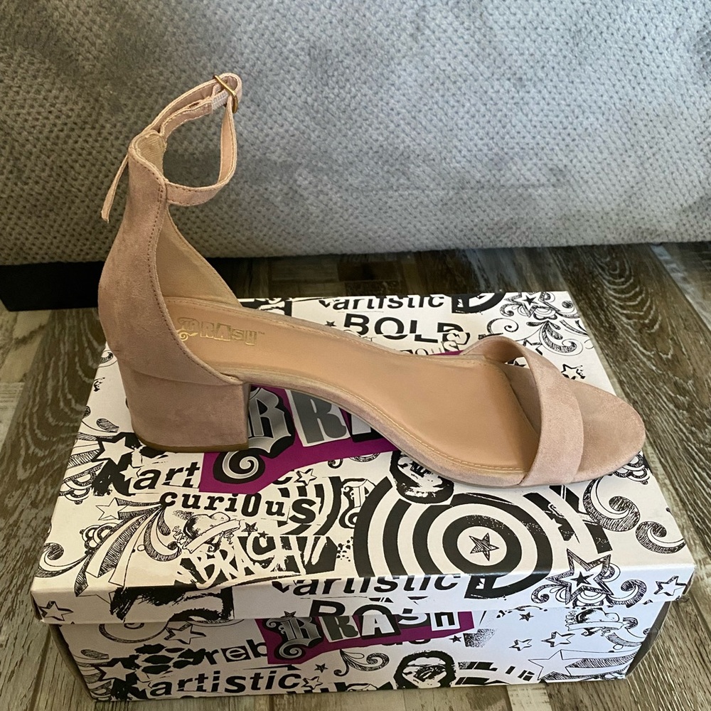 Beige nude heels